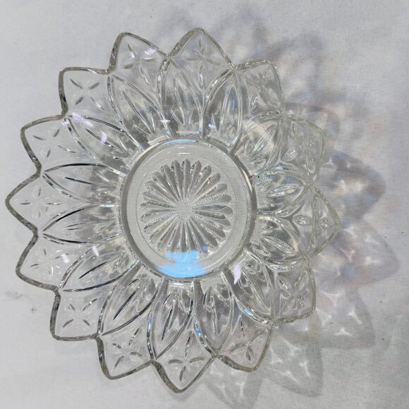 VIntage Federal Glass Petal Pattern Clear Glass 10" Fruit/Serving Bowl - Picture 4 of 8
